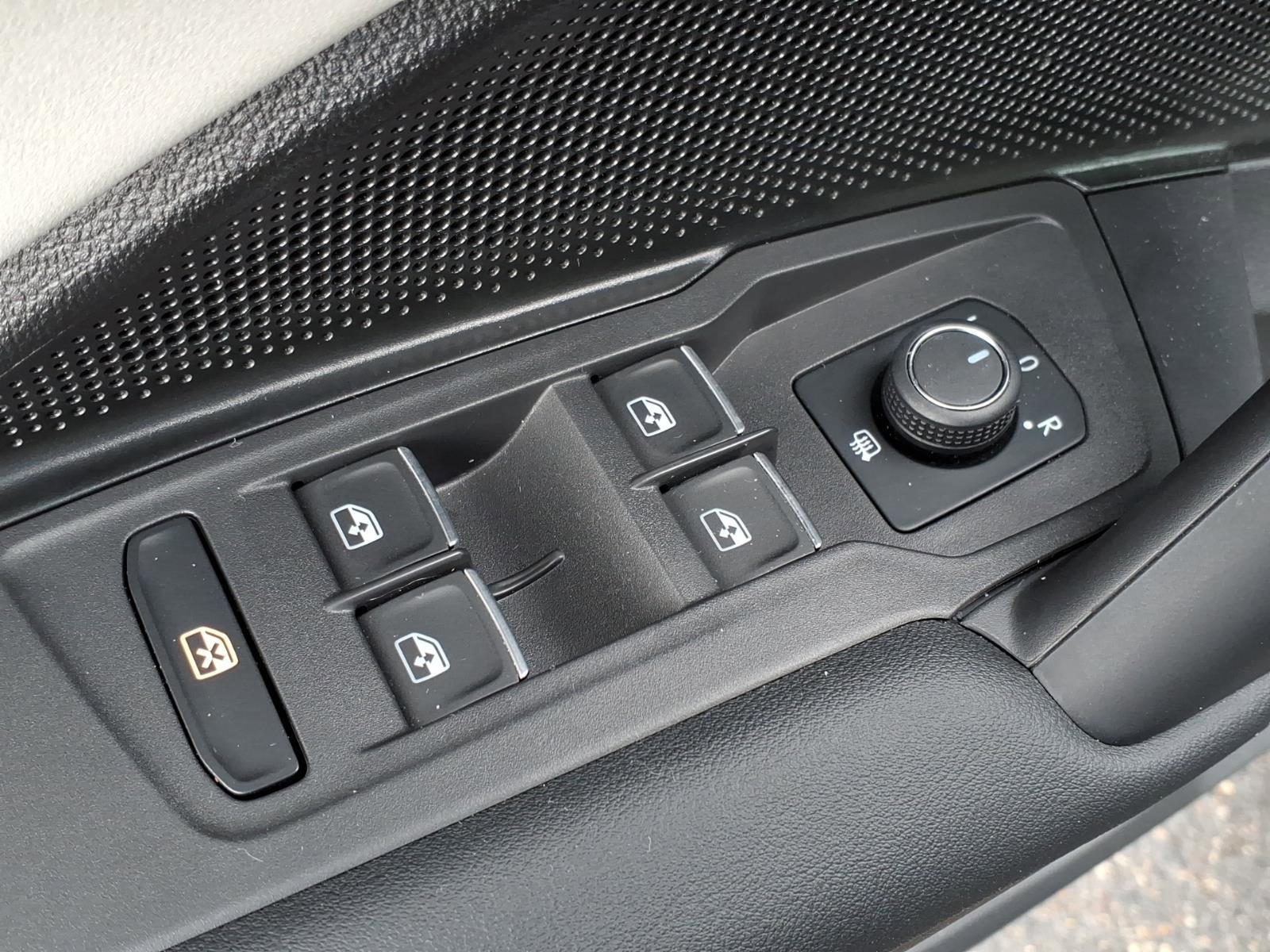 Certified 2025 Volkswagen Tiguan SE AWD/4WD image 19