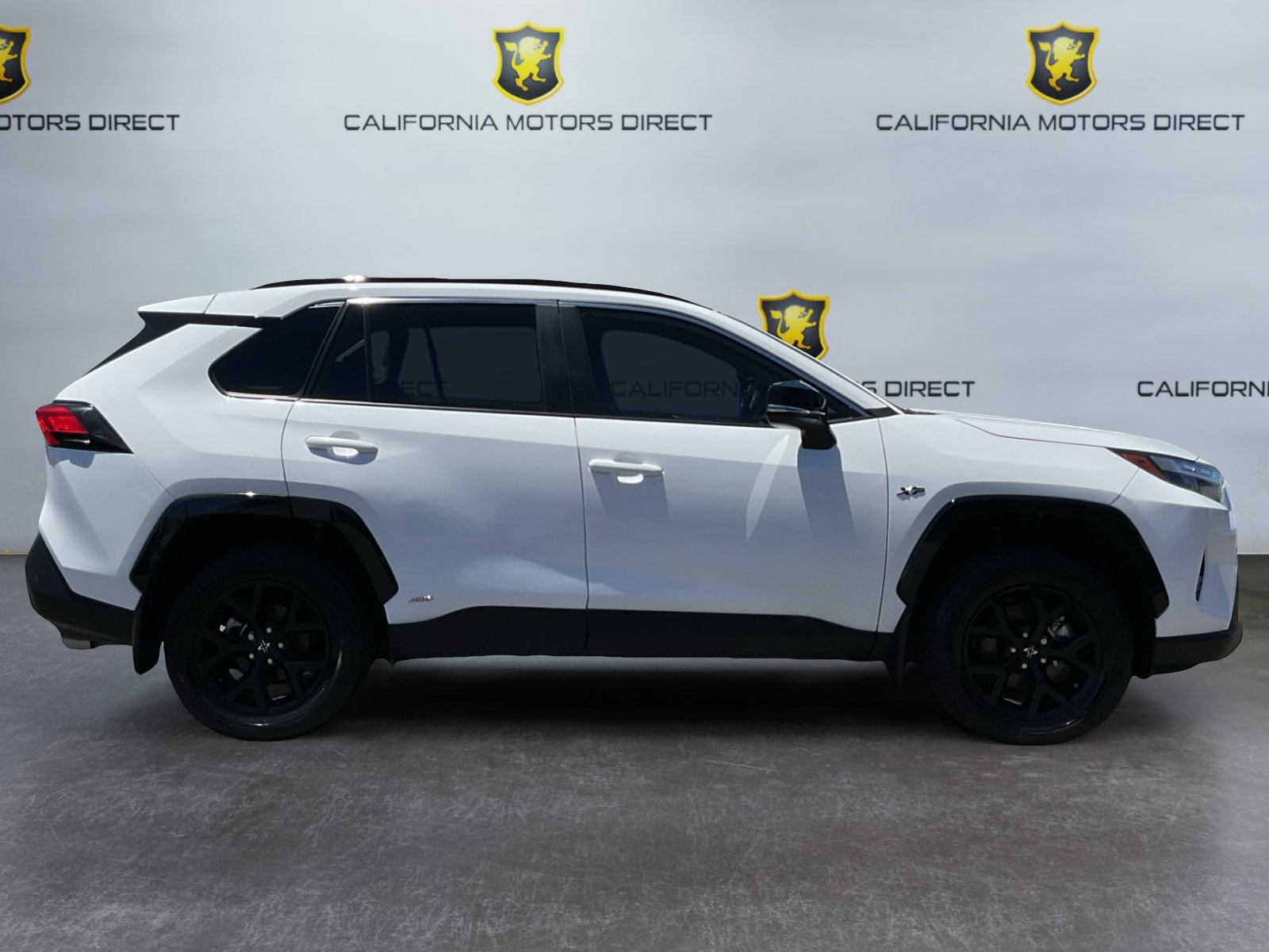 Used 2024 Toyota RAV4 XLE AWD/4WD image 4
