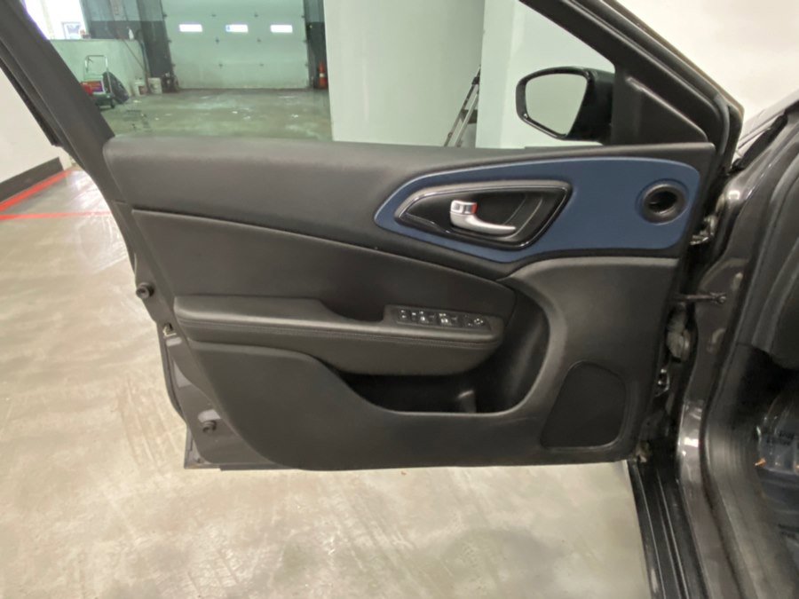 Used 2016 Chrysler 200 S w/ Comfort Group image 41