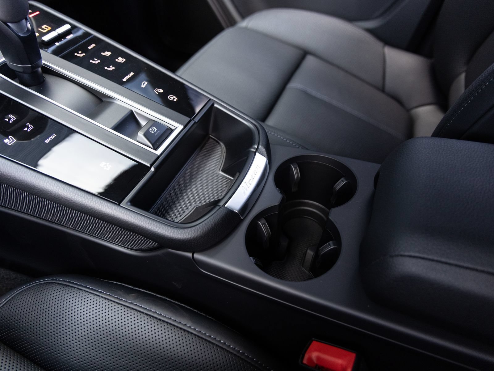 Certified 2026 Porsche Macan AWD/4WD image 18