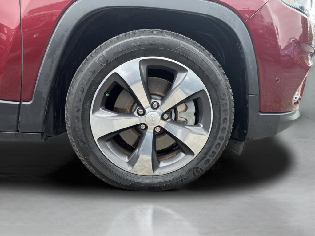 Used 2019 Jeep Cherokee Limited w/ Luxury Group FWD image 38