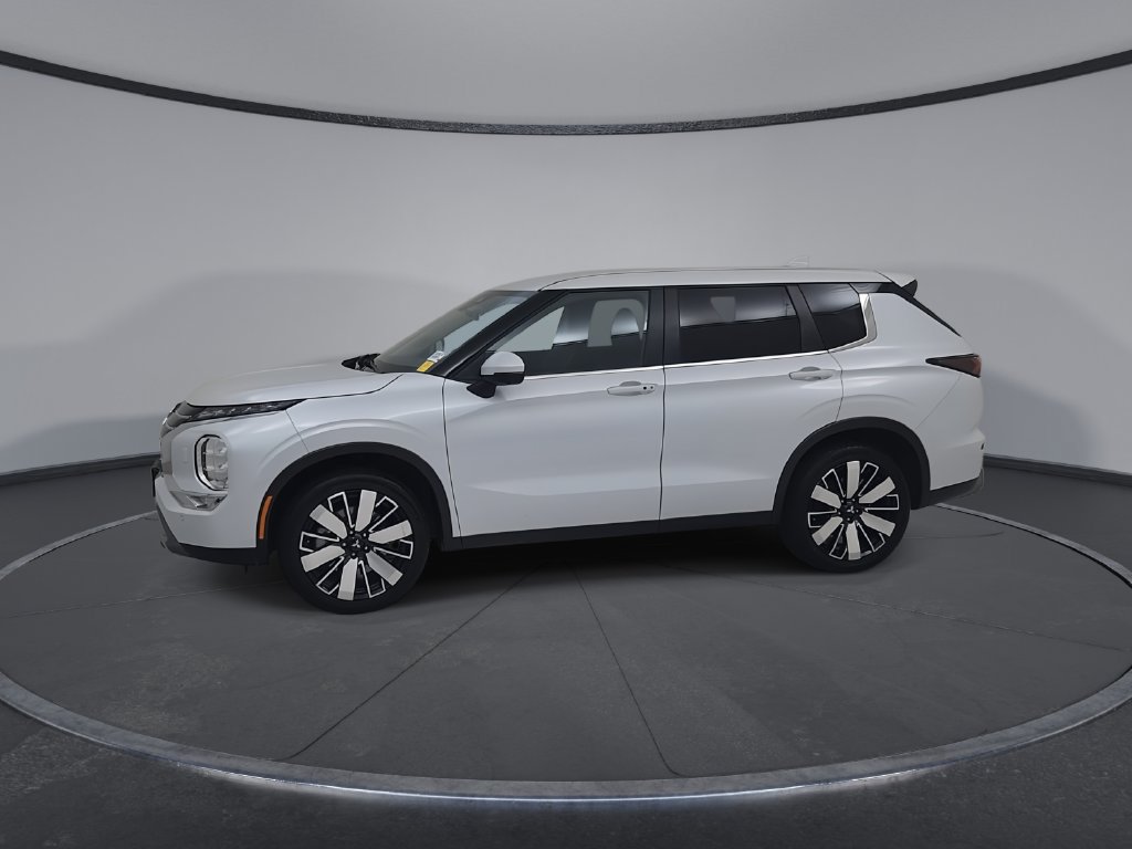 Used 2025 Mitsubishi Outlander SE AWD/4WD image 8