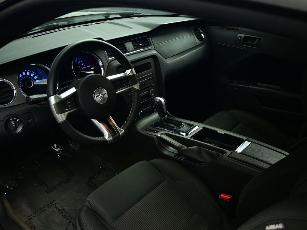 Used 2014 Ford Mustang Coupe image 2