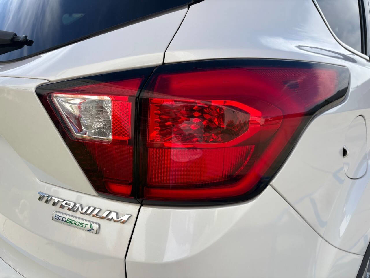 Used 2019 Ford Escape Titanium image 10