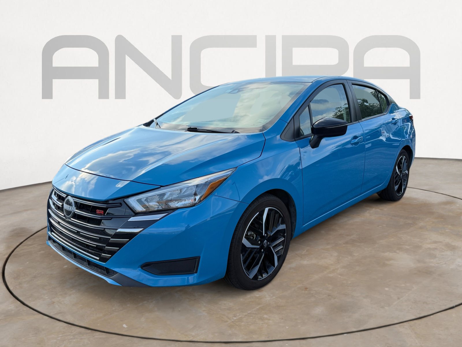 Used 2025 Nissan Versa SR FWD image 3