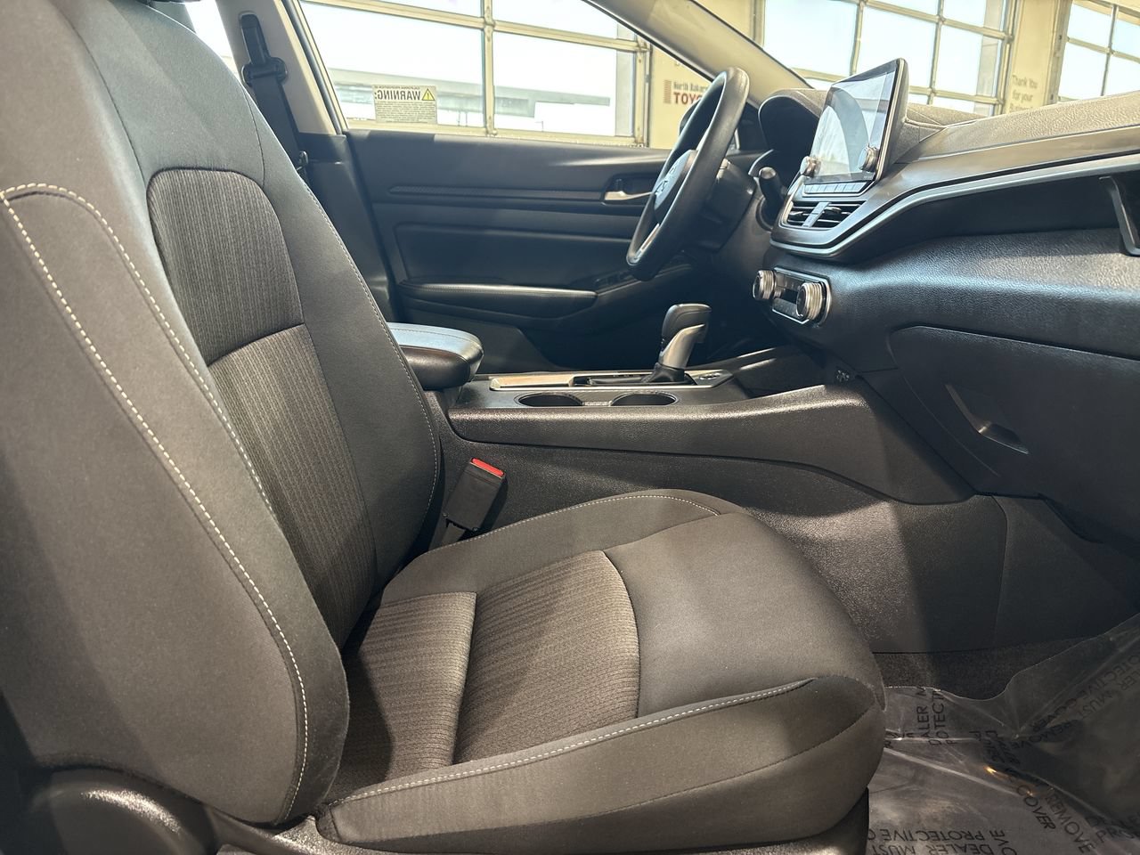 Used 2025 Nissan Altima 2.5 SV FWD image 24