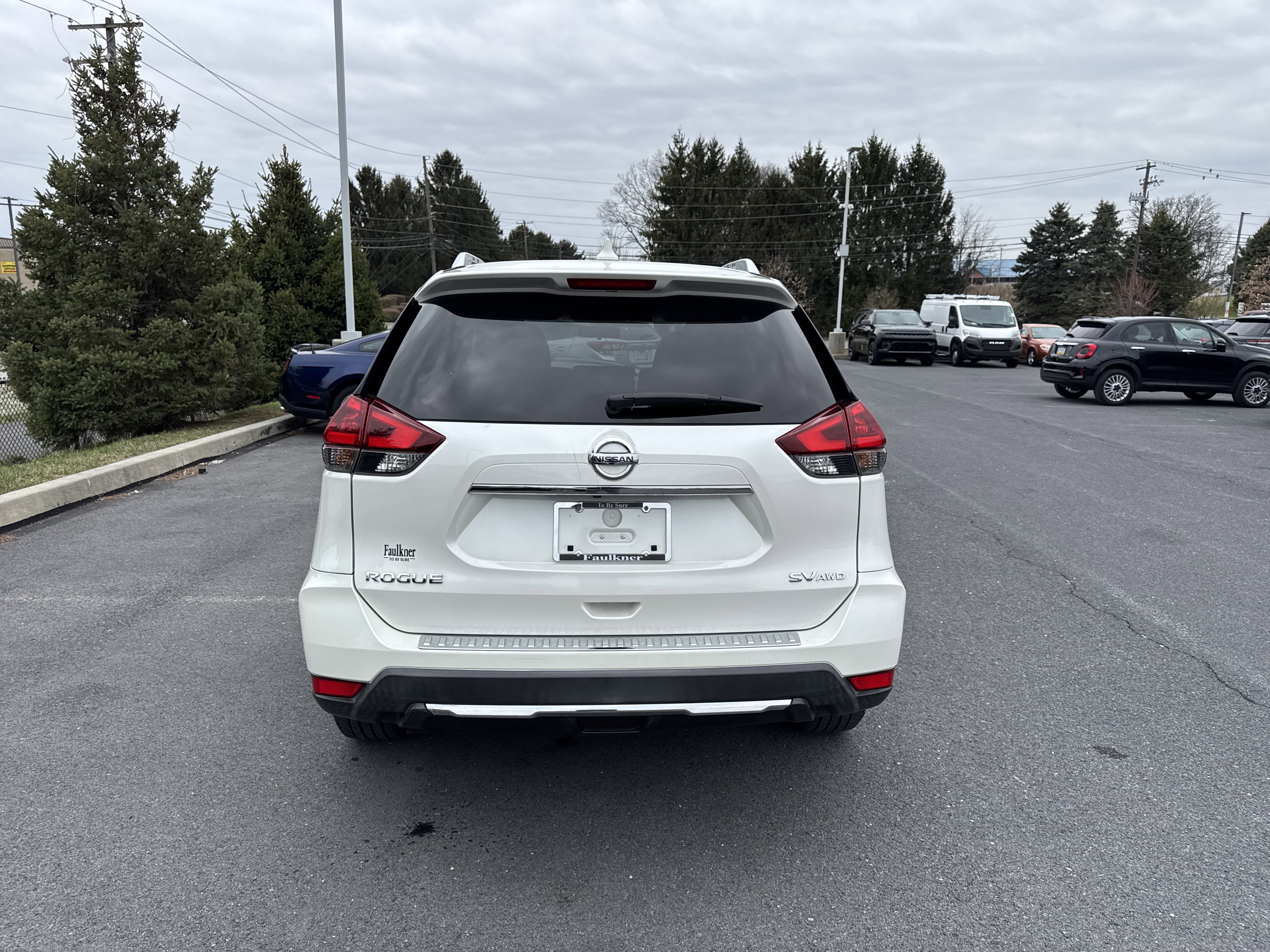 Used 2018 Nissan Rogue SV image 7