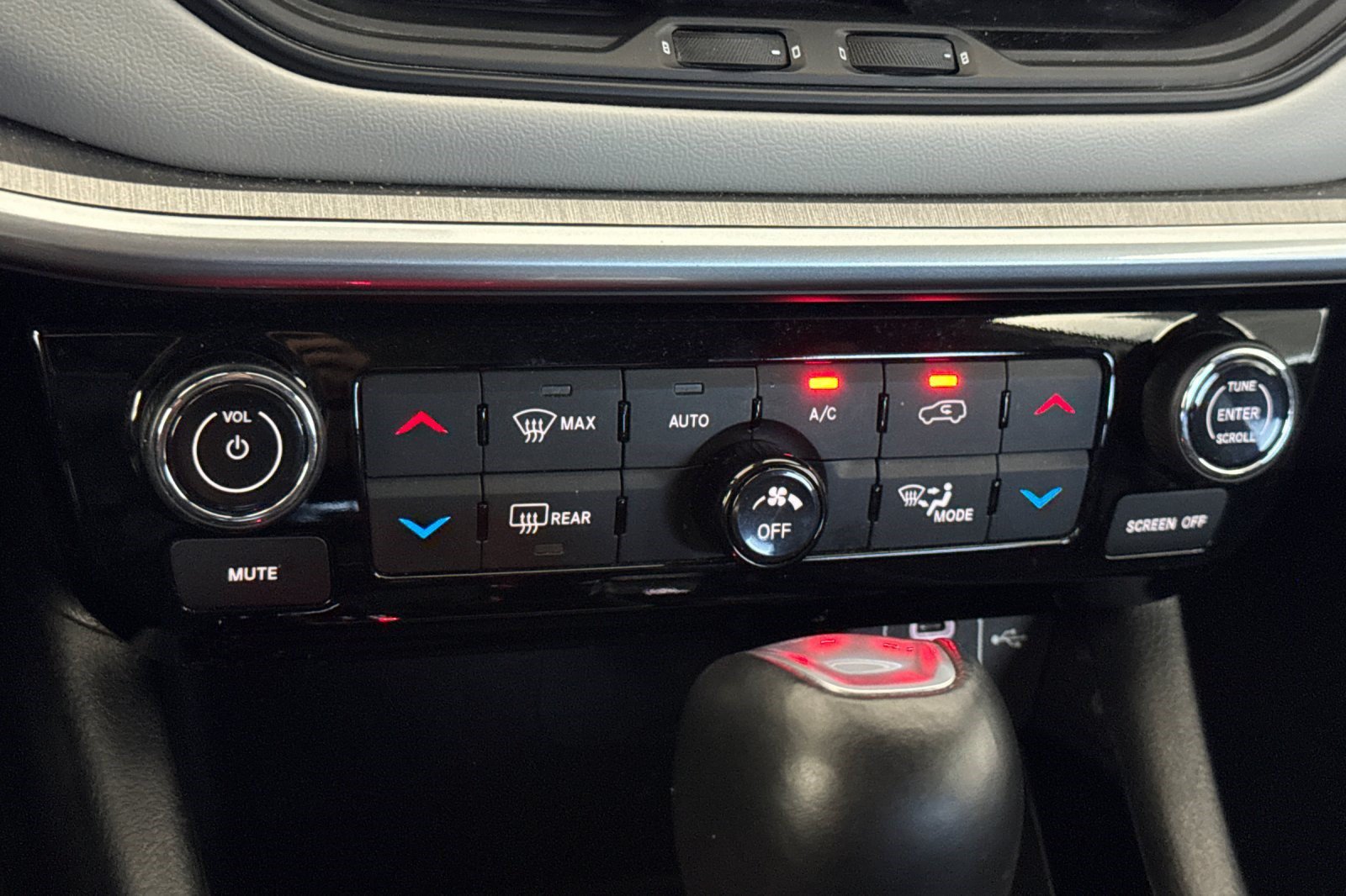 Used 2025 Jeep Compass Limited AWD/4WD image 19