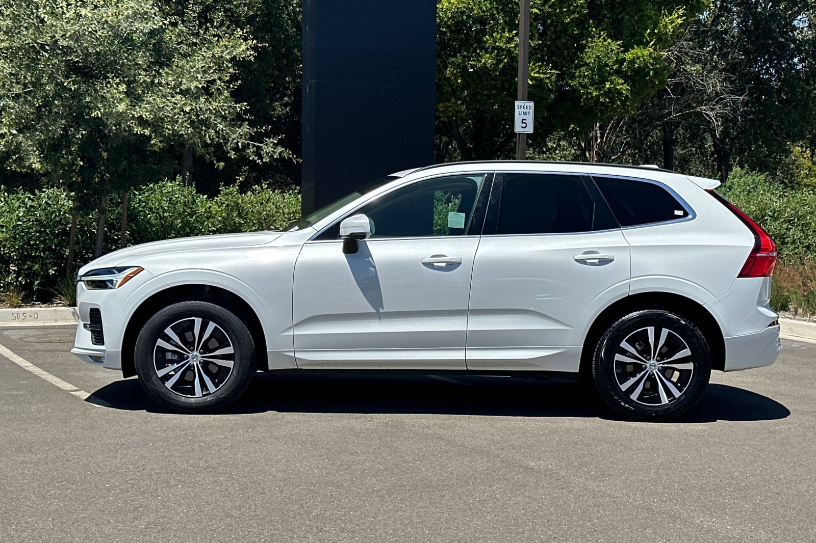 Used 2023 Volvo XC60 B5 Core w/ Protection Package Premier FWD image 7