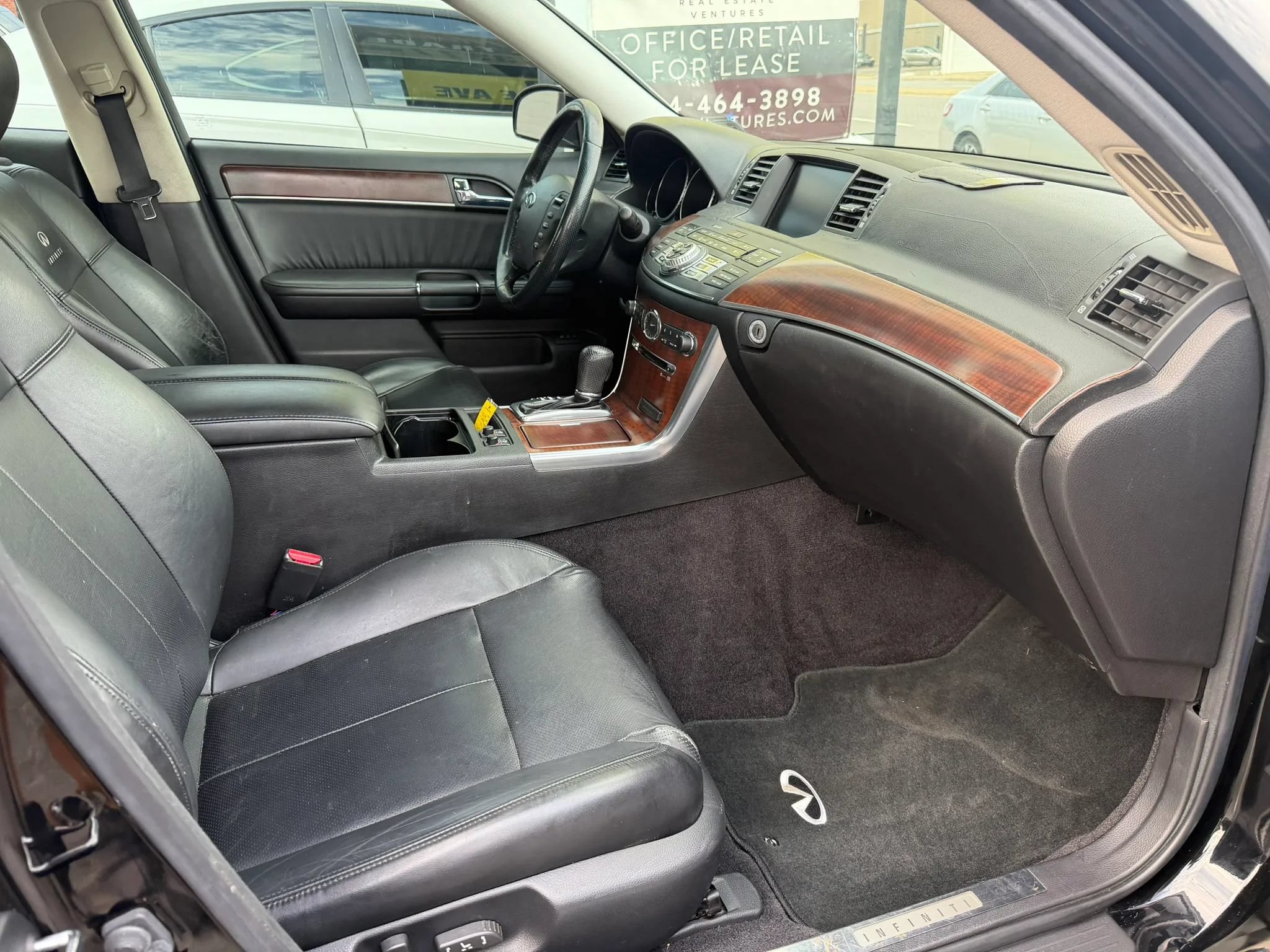 Used 2010 INFINITI M35 w/ Technology Pkg RWD image 8