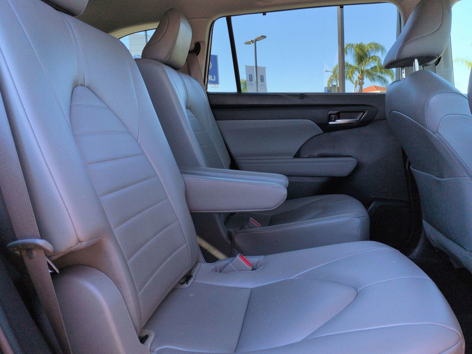 Used 2023 Toyota Highlander XLE image 29