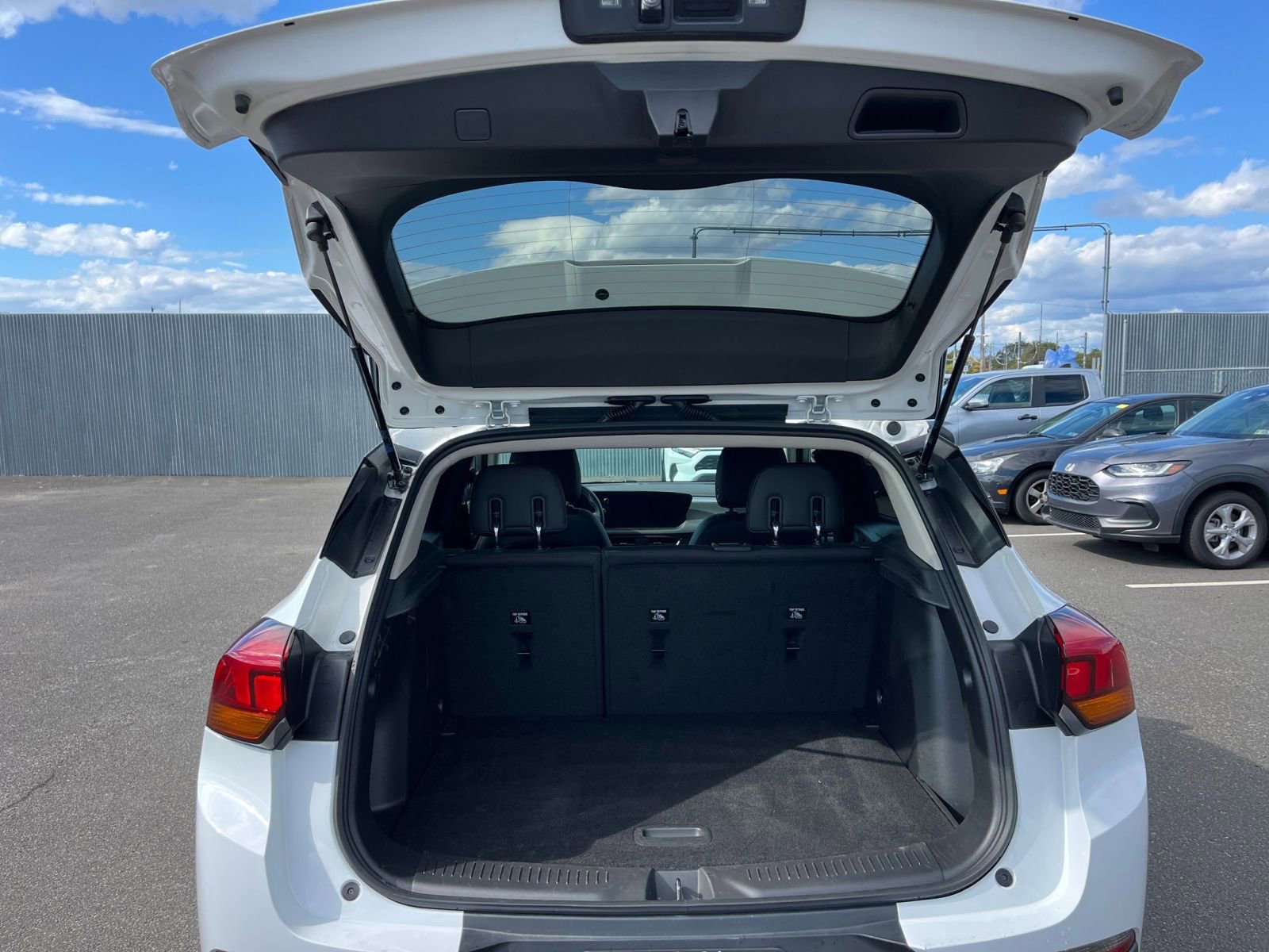 Used 2025 Buick Encore GX Preferred image 30