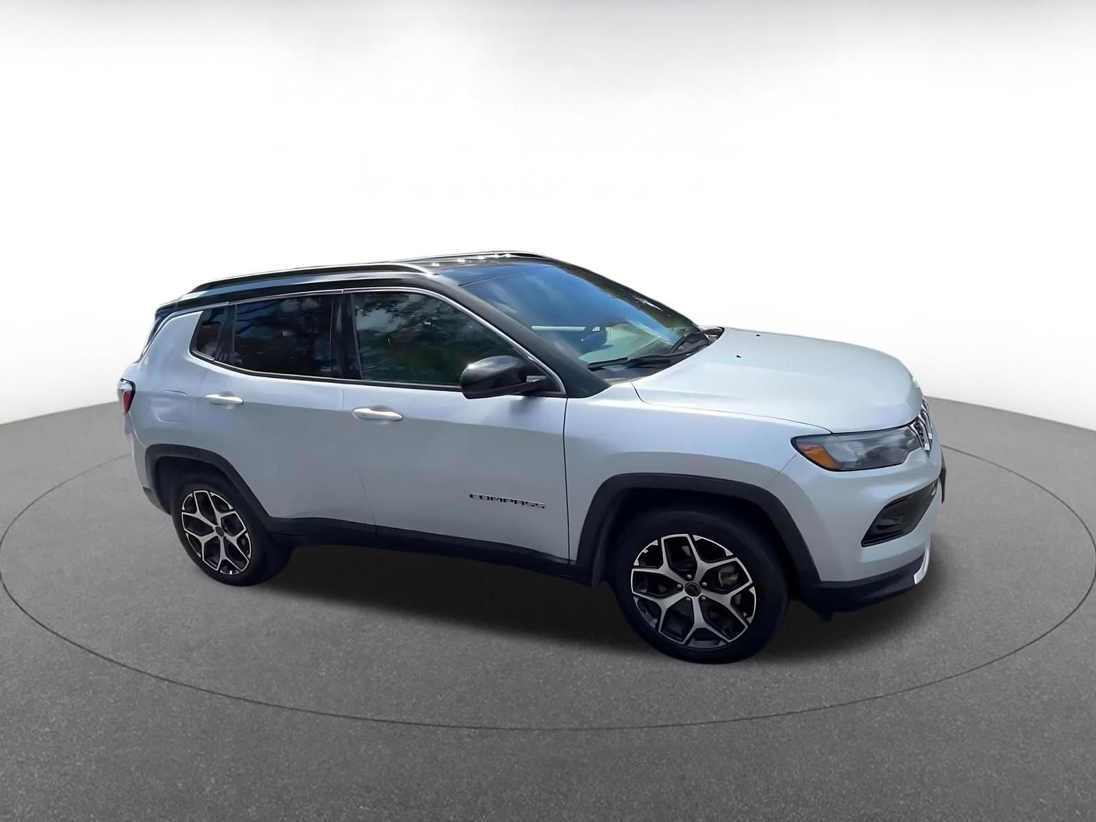 Used 2025 Jeep Compass Limited image 2