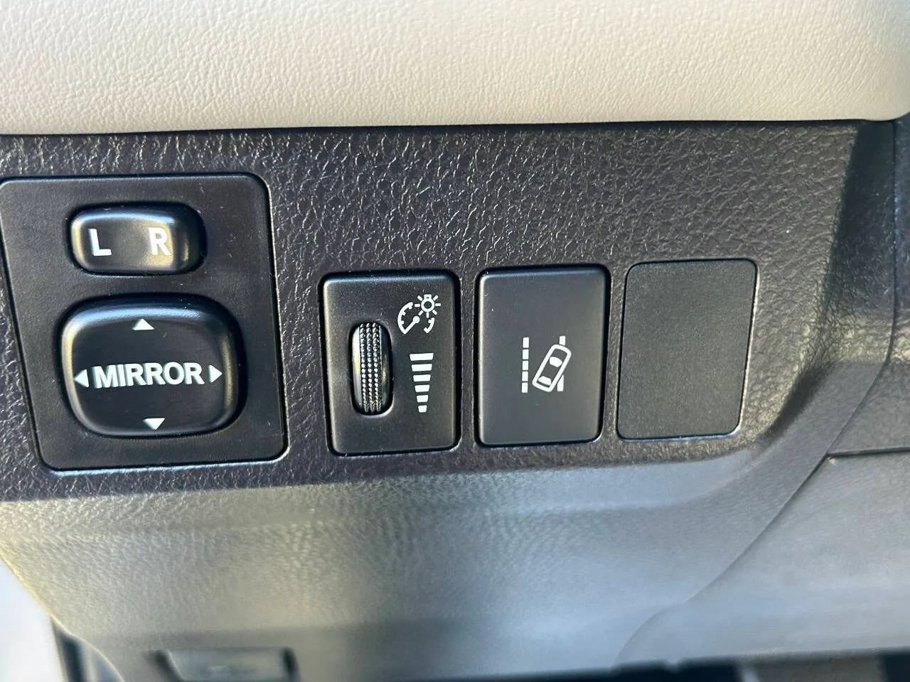 Used 2017 Toyota RAV4 XLE w/ Plus Special Value Package AWD/4WD image 18
