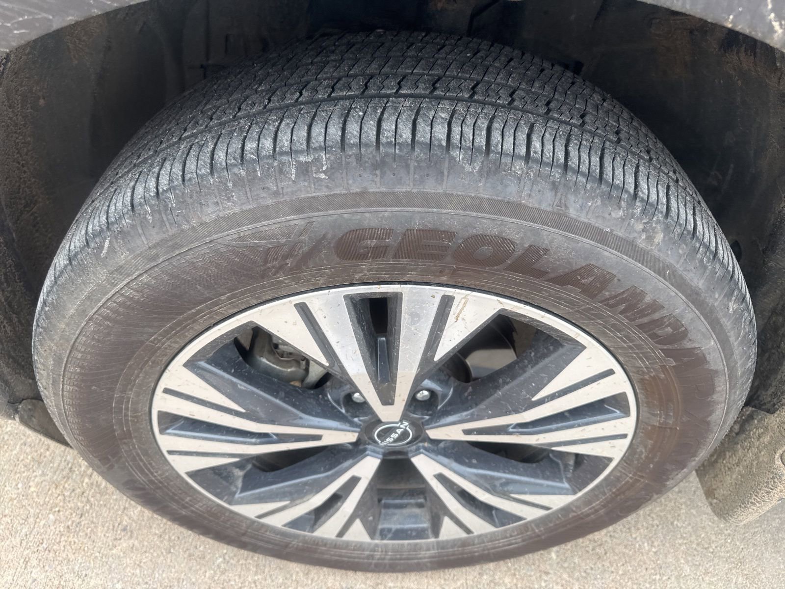 Used 2023 Nissan Rogue SV w/ SV Premium B Package FWD image 9