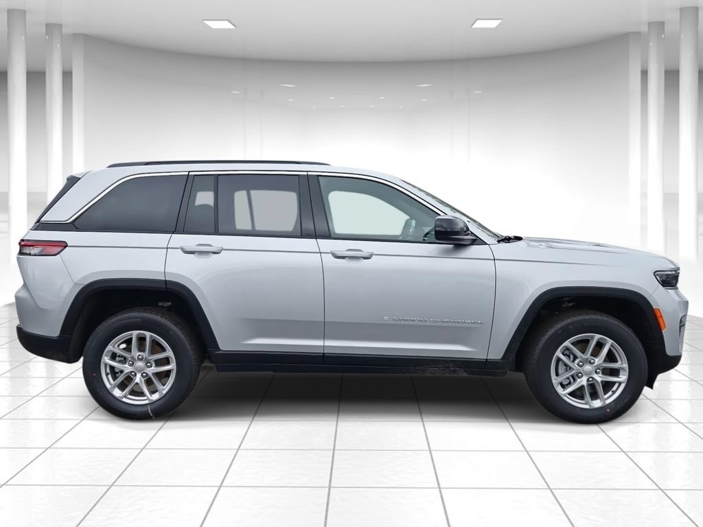 New 2026 Jeep Grand Cherokee Laredo X AWD/4WD image 2