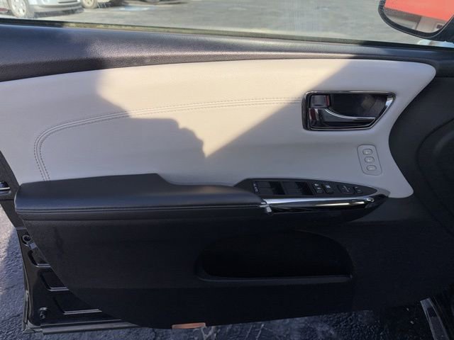 Used 2018 Toyota Avalon XLE Premium w/ All Weather Liner Package image 10
