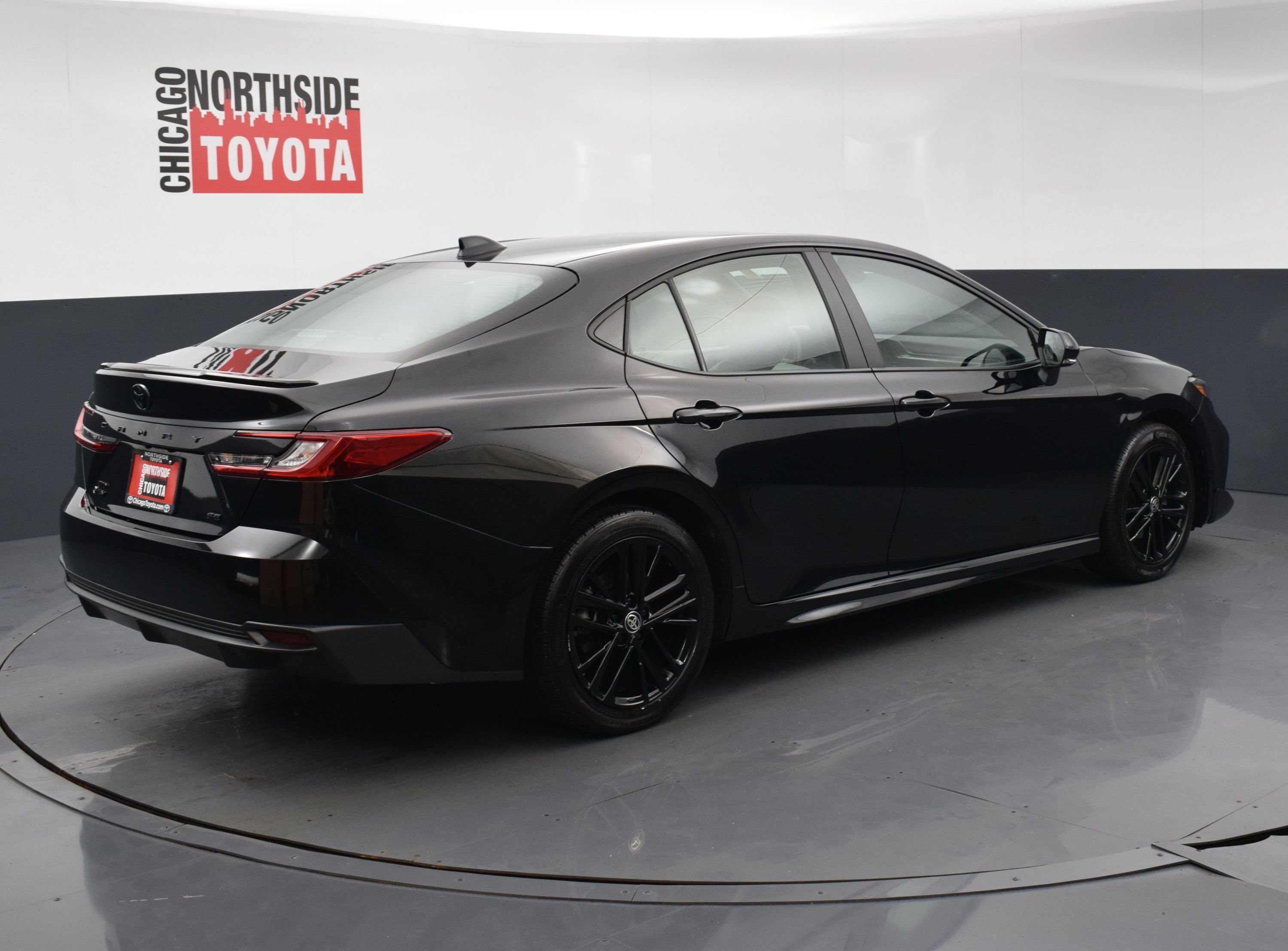 Used 2025 Toyota Camry SE AWD/4WD image 4