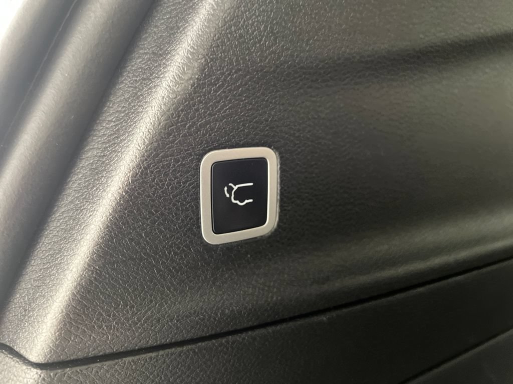 Used 2025 Chrysler Pacifica Select FWD image 45