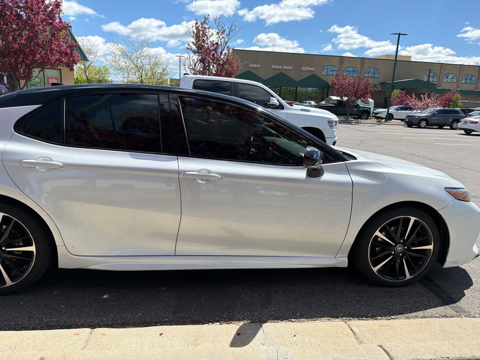 Used 2019 Toyota Camry XSE w/ Driver Assist Package FWD image 4
