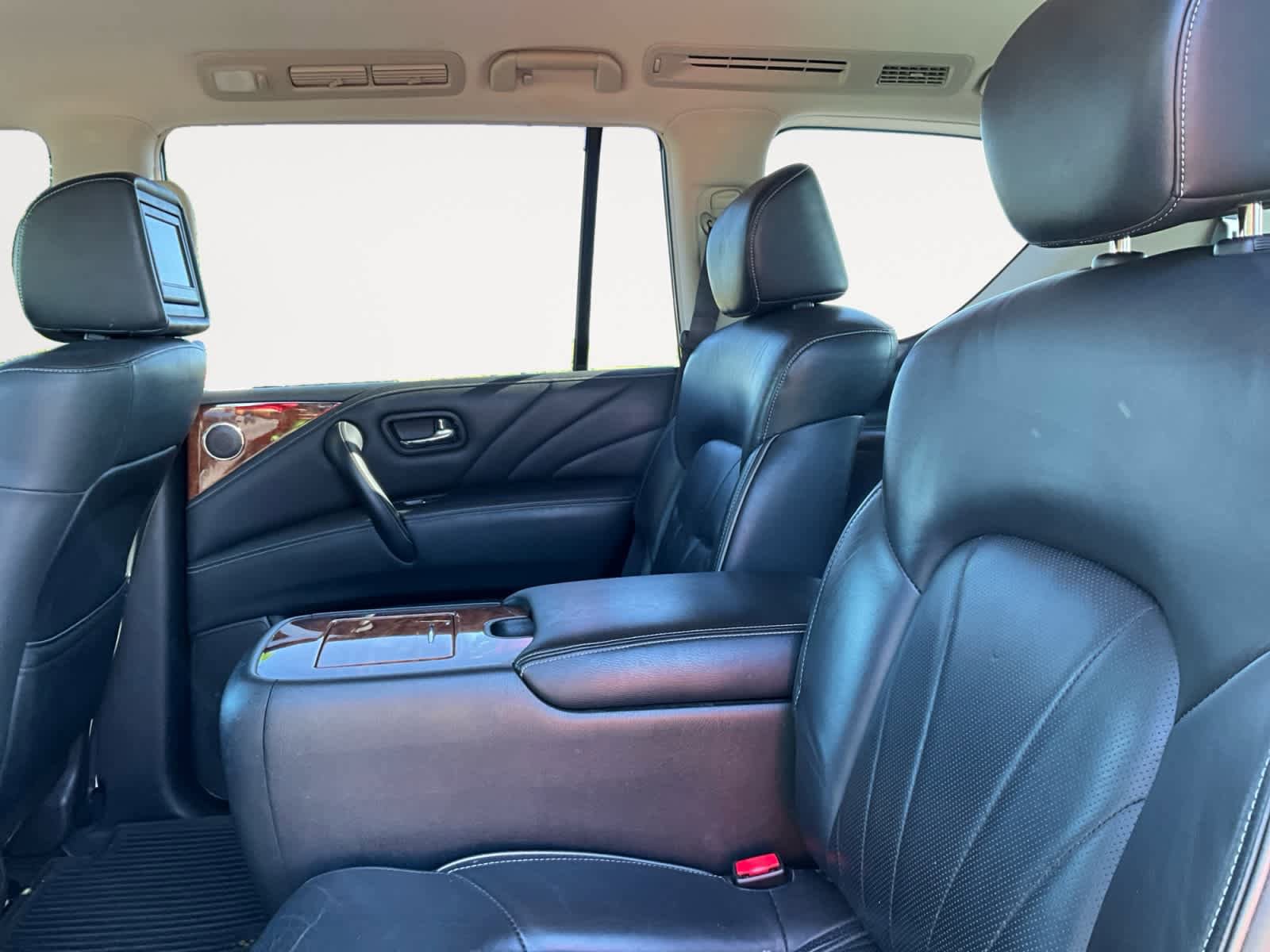 Used 2015 INFINITI QX80 4WD w/ Deluxe Technology Package image 15