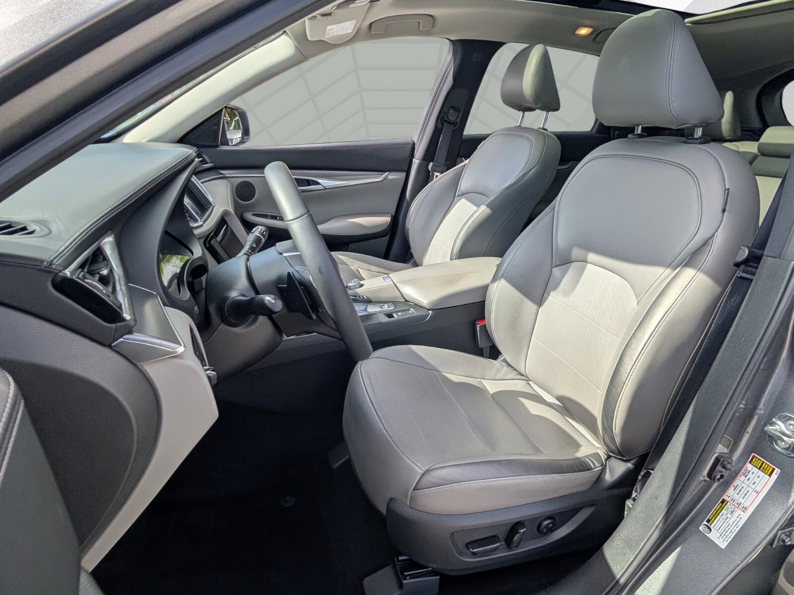 Used 2023 INFINITI QX50 Luxe image 4