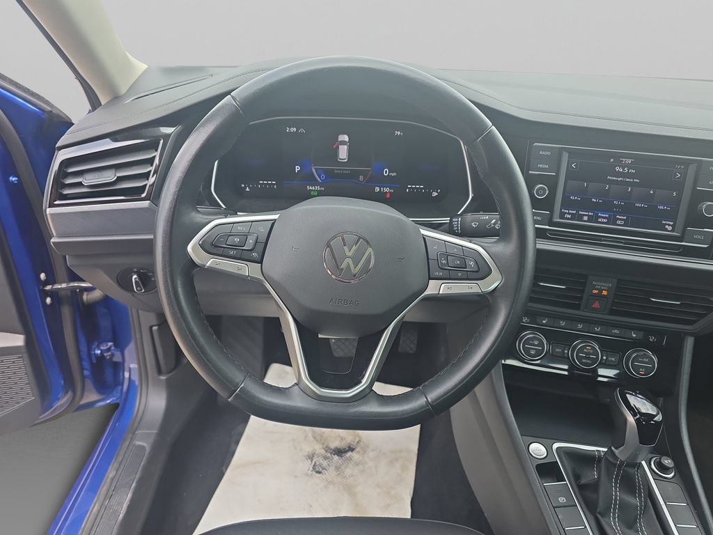 Used 2024 Volkswagen Jetta SE FWD image 4