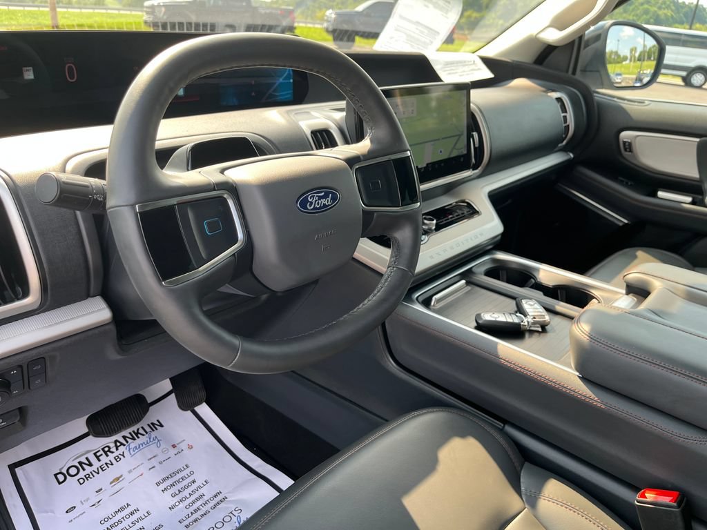 Used 2025 Ford Expedition Active AWD/4WD image 14
