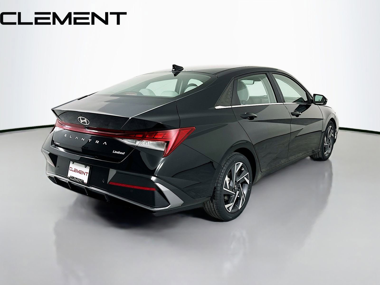 Used 2024 Hyundai Elantra Limited image 7