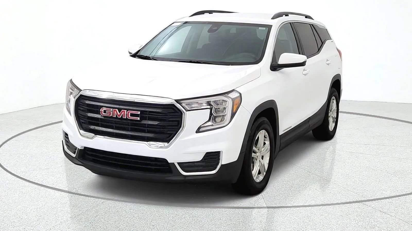 Used 2024 GMC Terrain SLE w/ Driver Convenience Package FWD image 3