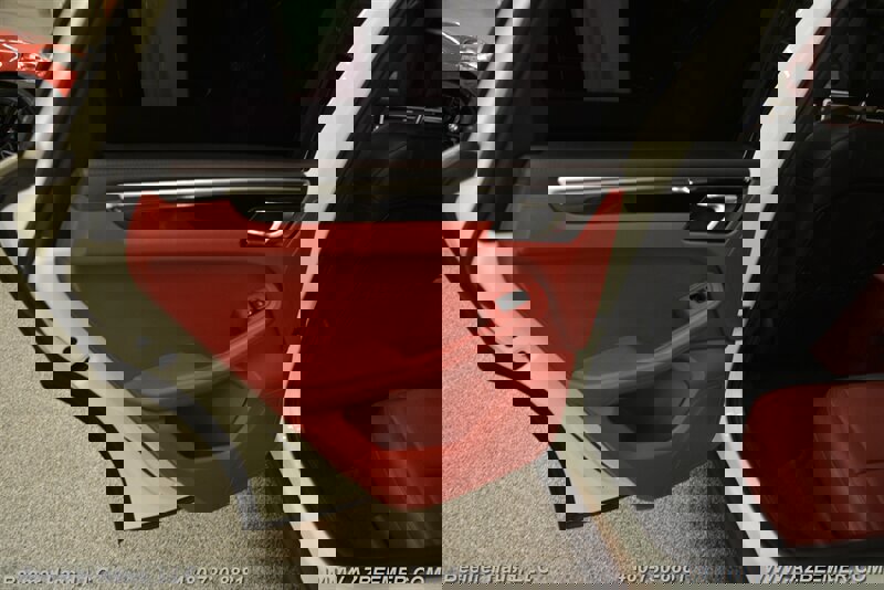 Used 2023 Porsche Macan image 34