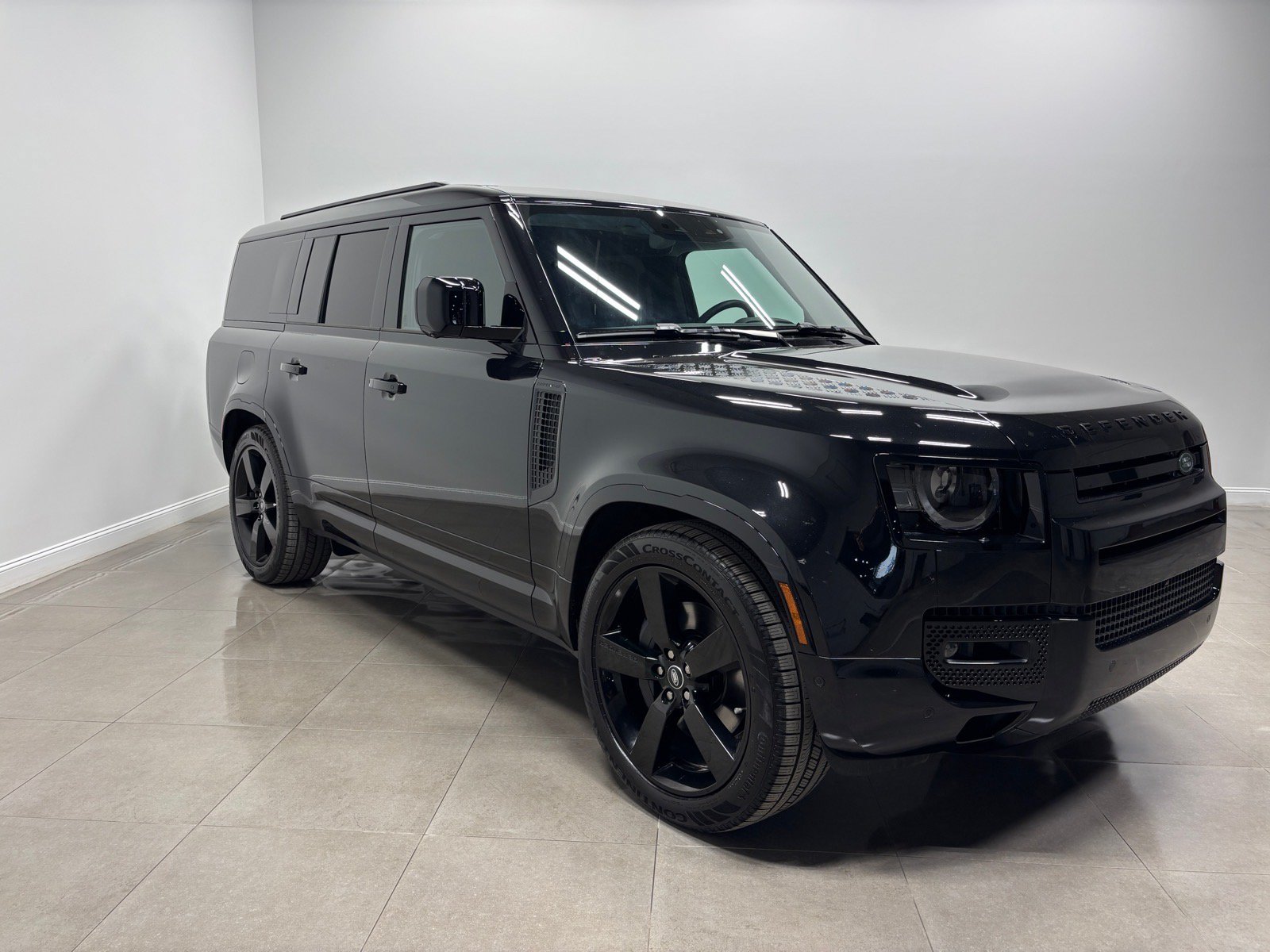 New 2025 Land Rover Defender 130 X-Dynamic SE AWD/4WD image 5
