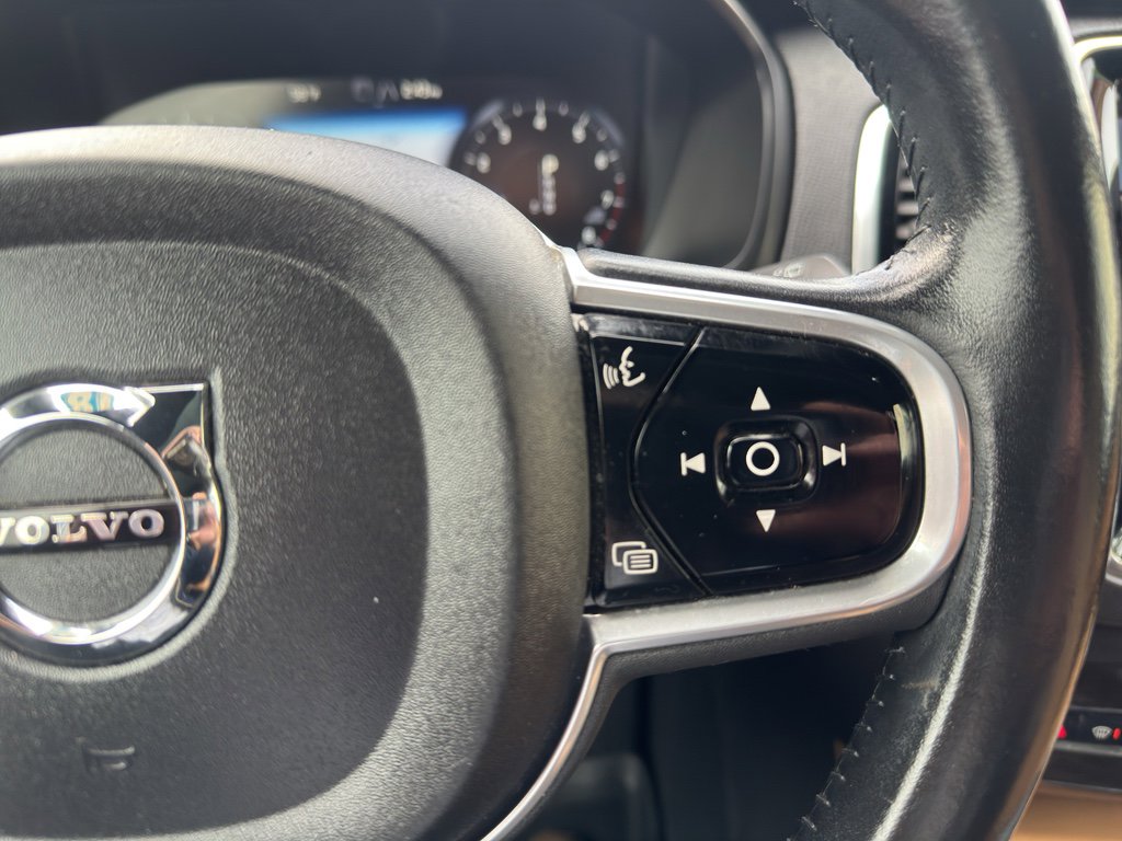 Used 2018 Volvo XC90 T6 Momentum w/ Convenience Package image 11