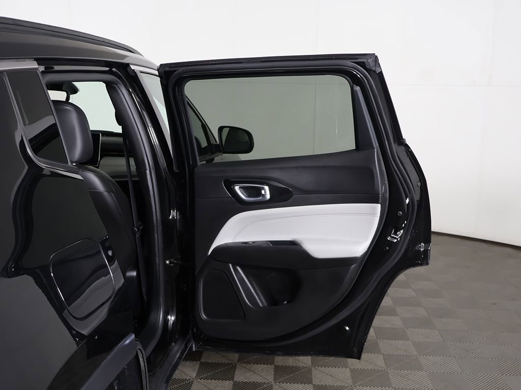 Used 2025 Jeep Compass Limited image 20