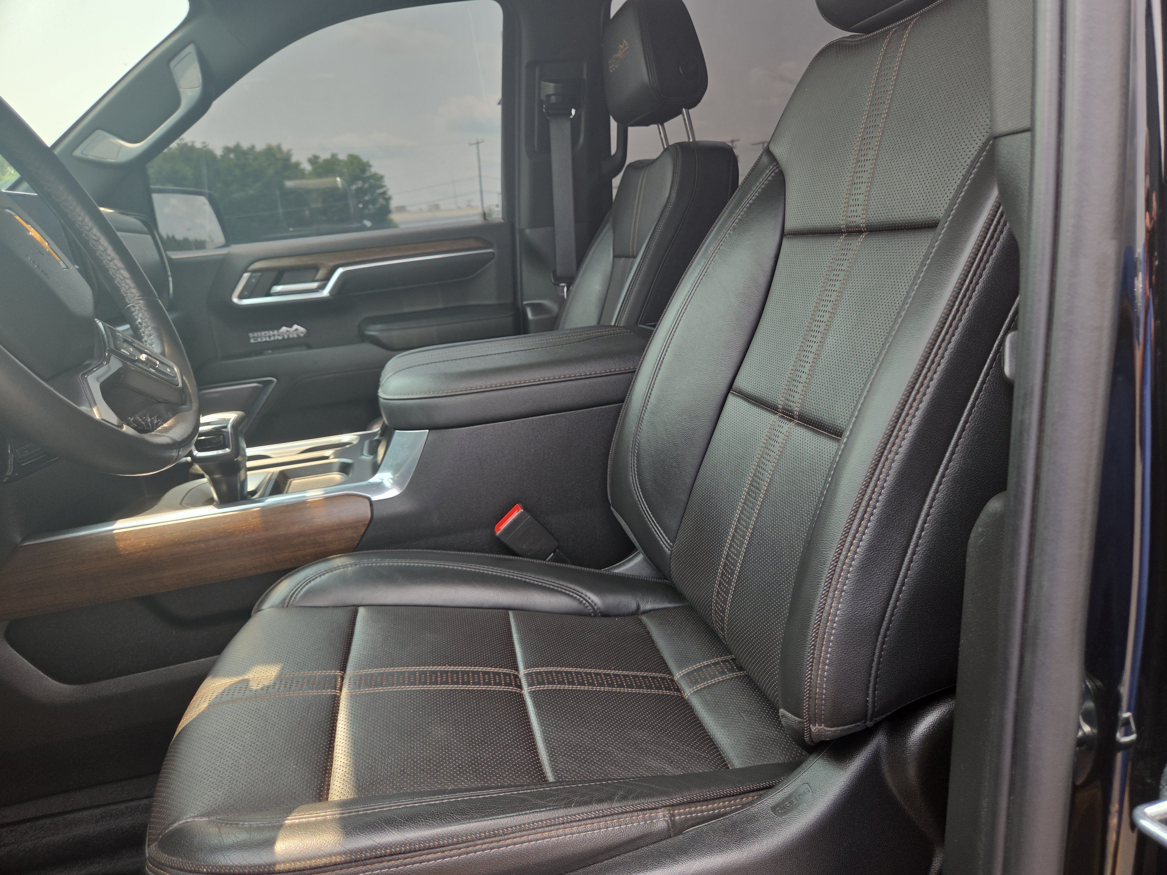 Used 2023 Chevrolet Silverado 1500 High Country w/ LPO, Dark Essentials Package AWD/4WD image 2