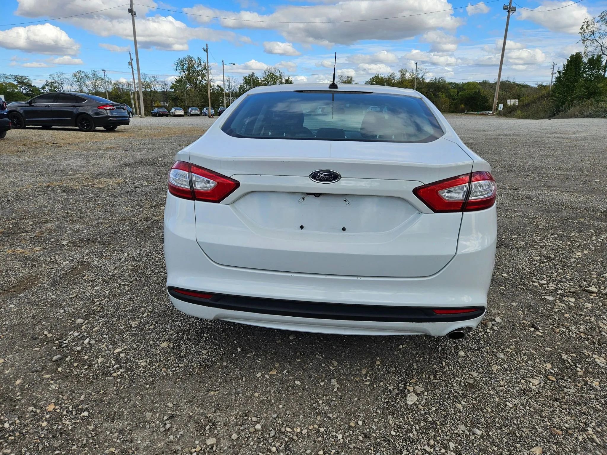 Used 2016 Ford Fusion SE image 3