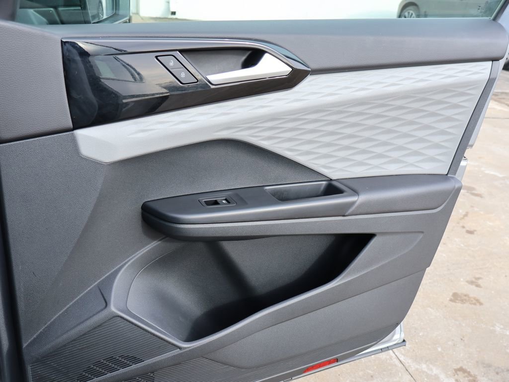 Certified 2023 Volkswagen Taos S image 14