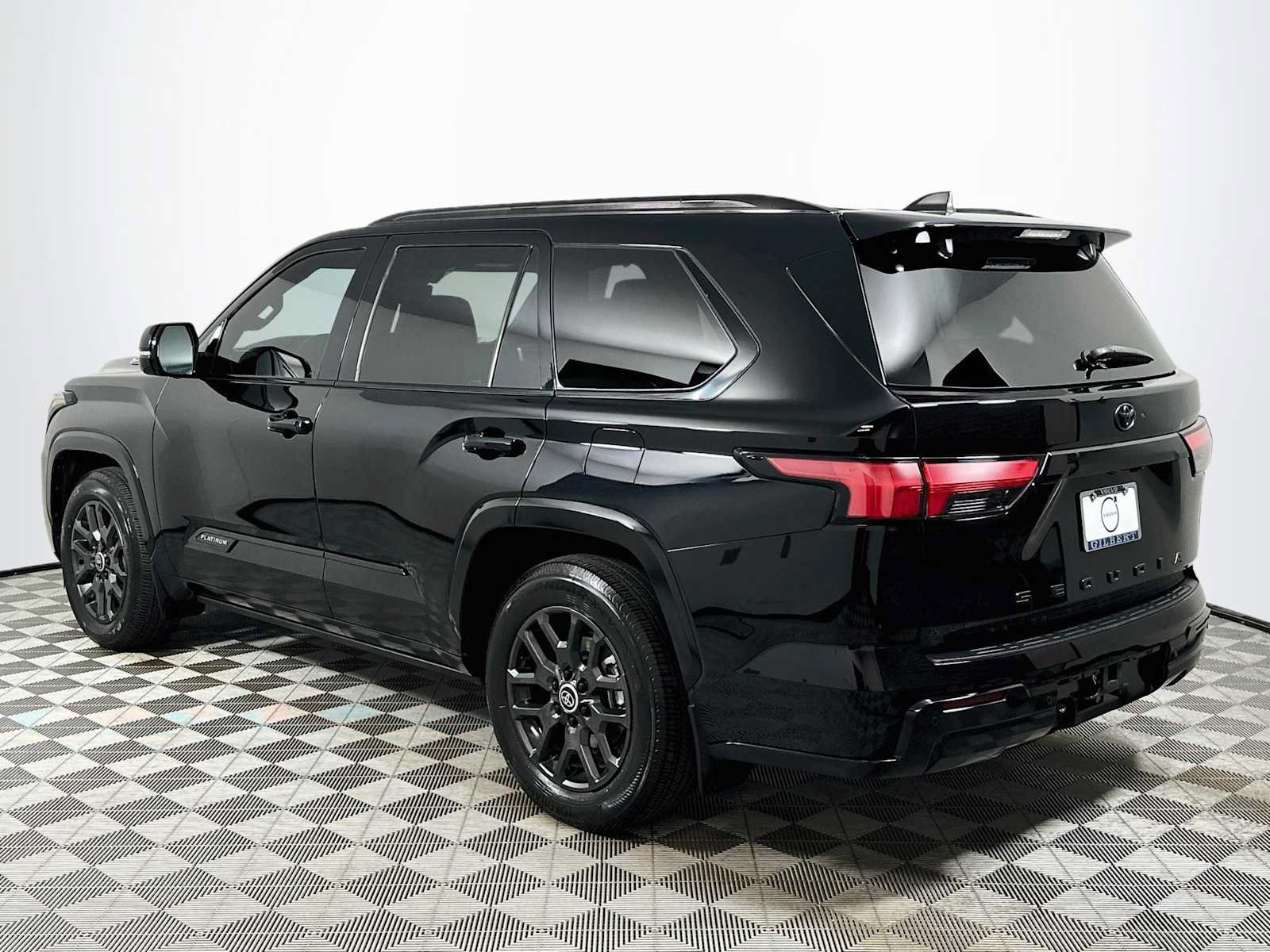 Used 2024 Toyota Sequoia Platinum AWD/4WD image 5