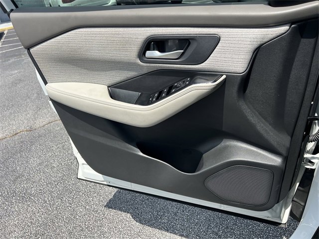 Certified 2023 Nissan Rogue SV image 13