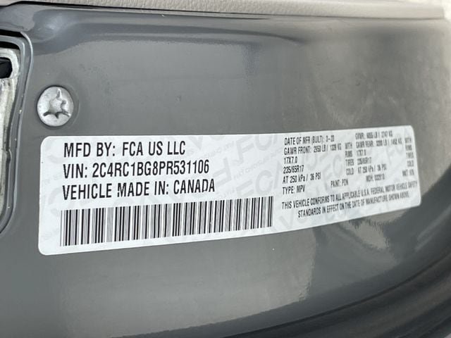 Used 2023 Chrysler Pacifica Touring-L FWD image 30