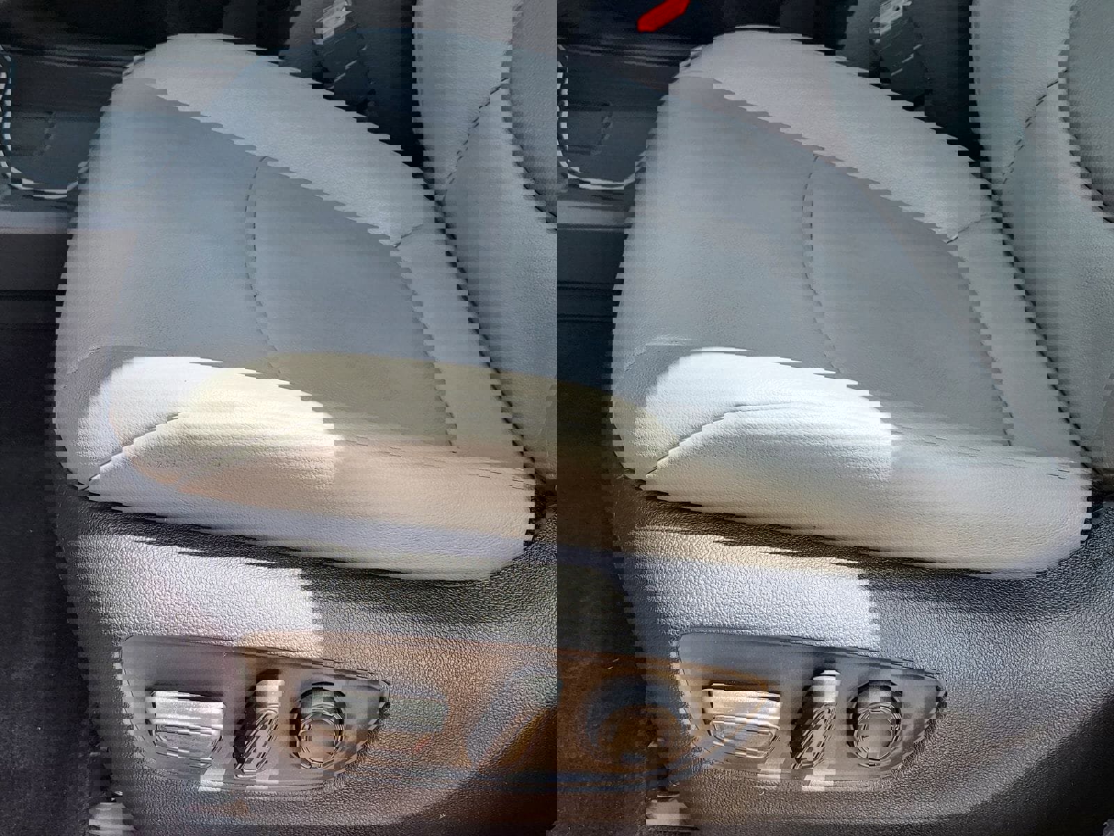 Used 2025 Toyota Sienna XLE image 35