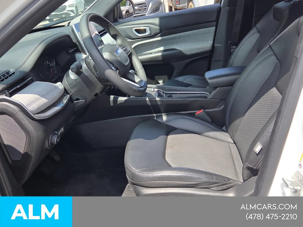 Used 2025 Jeep Compass Latitude AWD/4WD image 8