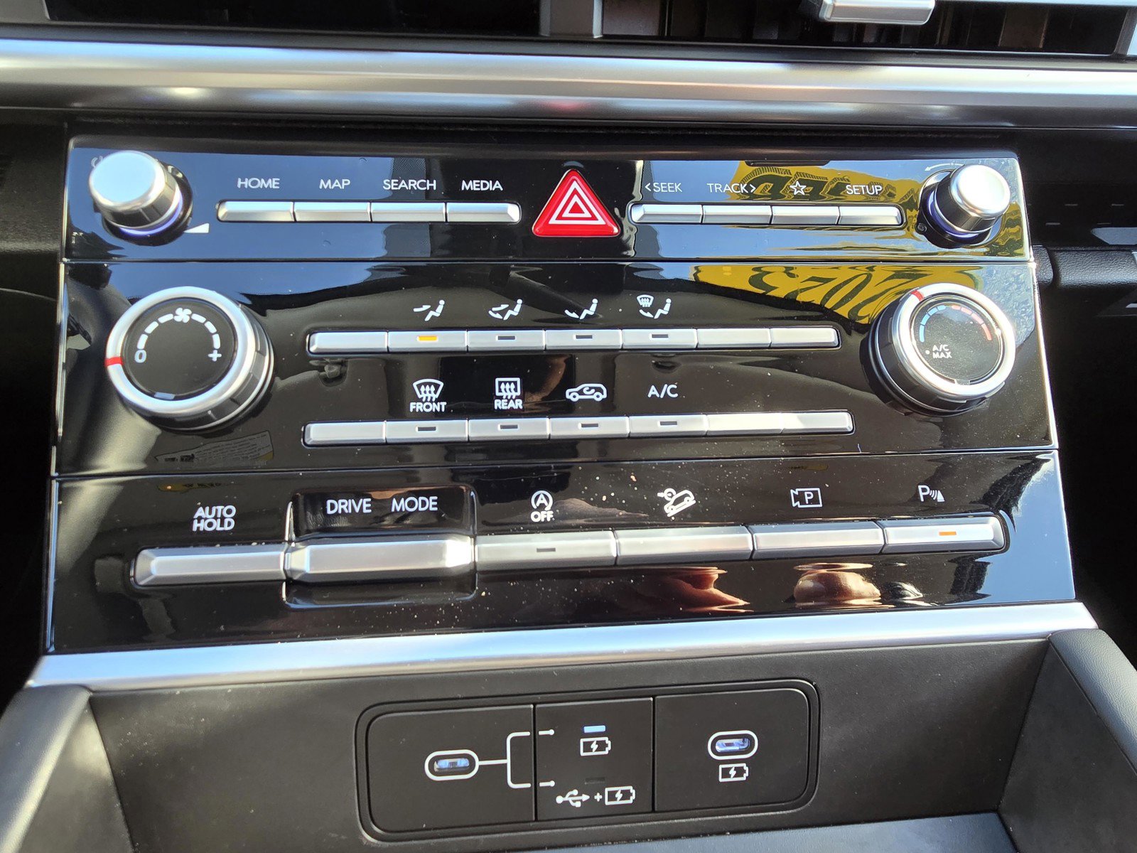 Certified 2025 Hyundai Santa Fe SE image 19