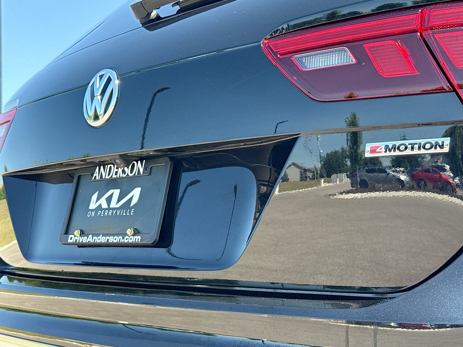 Used 2020 Volkswagen Tiguan SE AWD/4WD image 14