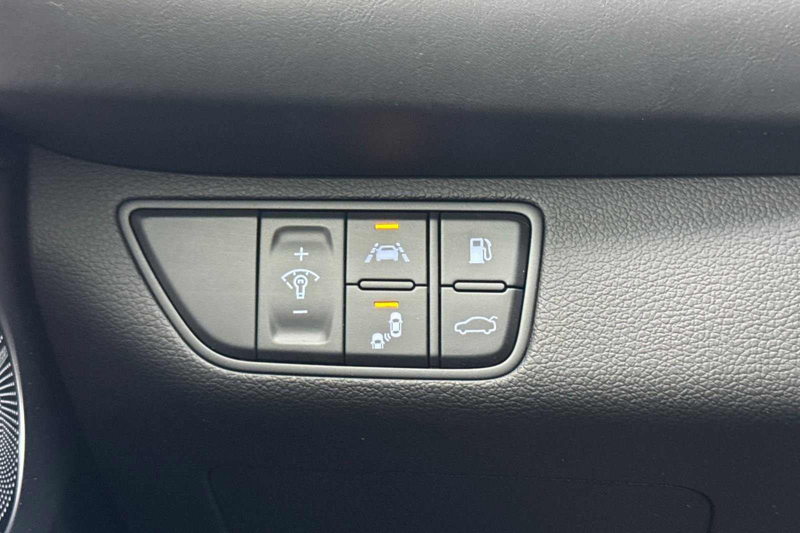 Used 2019 Genesis G70 3.3T Advanced image 16