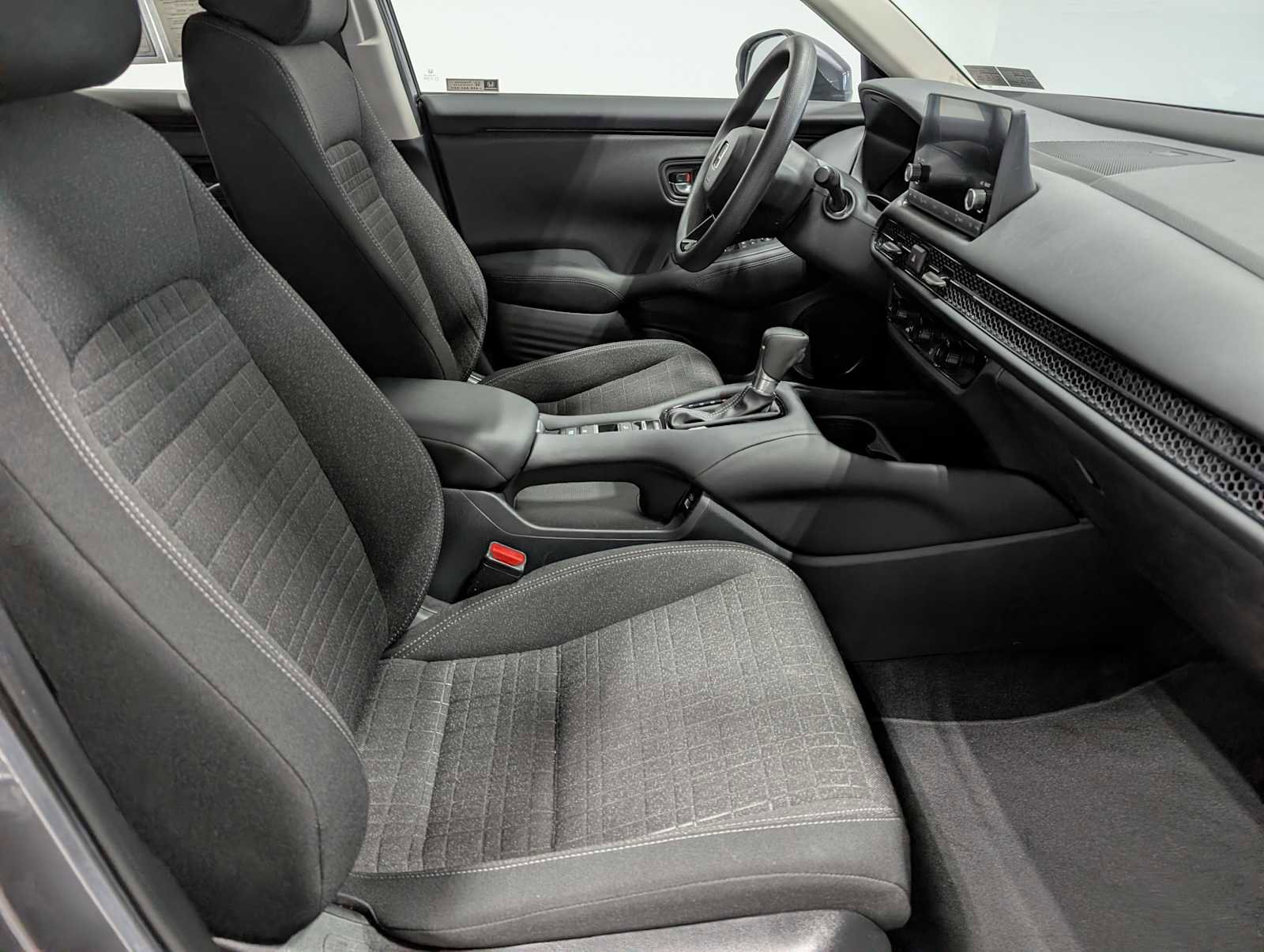 Certified 2023 Honda HR-V LX image 39