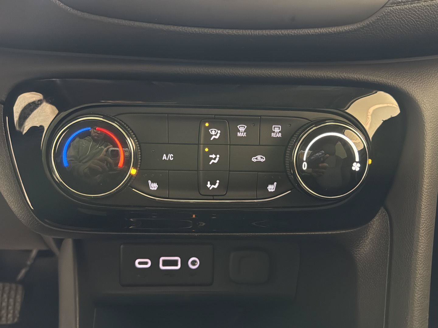 Used 2023 Buick Encore GX Preferred w/ Cold Weather Comfort Package FWD image 25