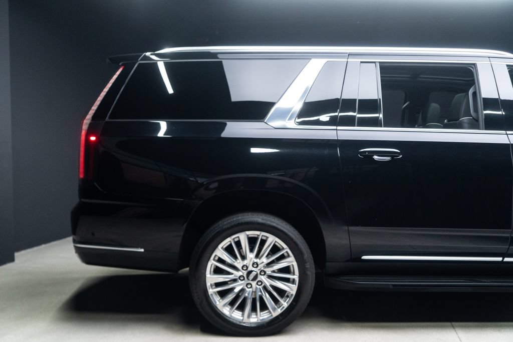 Used 2025 Cadillac Escalade ESV Premium Luxury RWD image 12