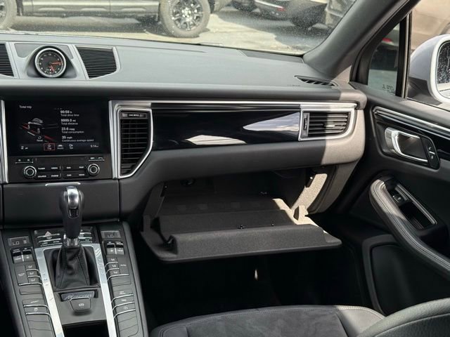 Used 2017 Porsche Macan AWD/4WD image 33