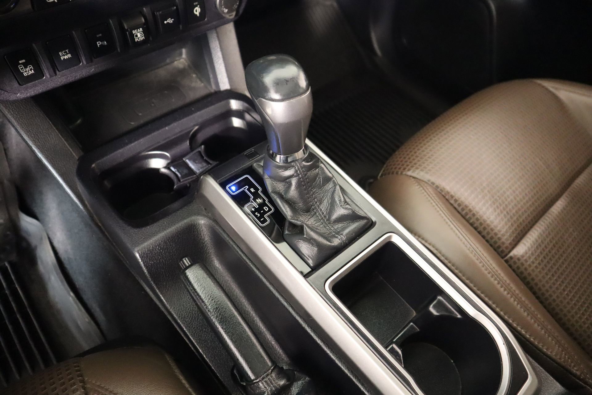 Used 2021 Toyota Tacoma Limited image 9